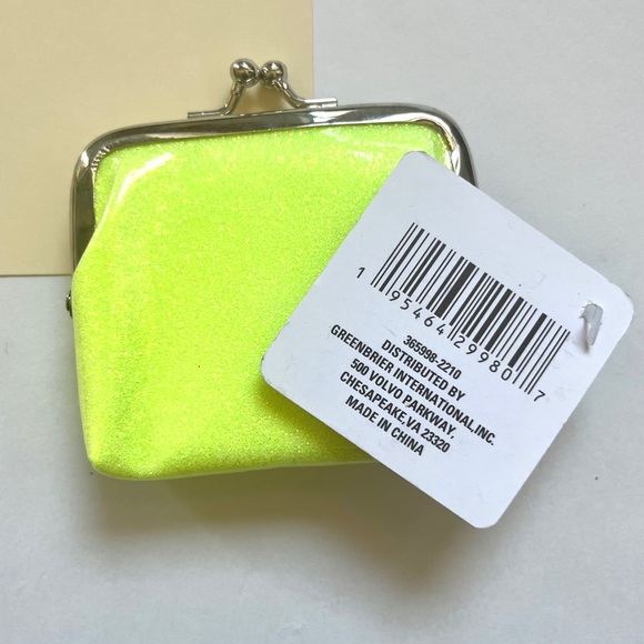 🍭 3/$10 neon green coin purse - Picture 5 of 12